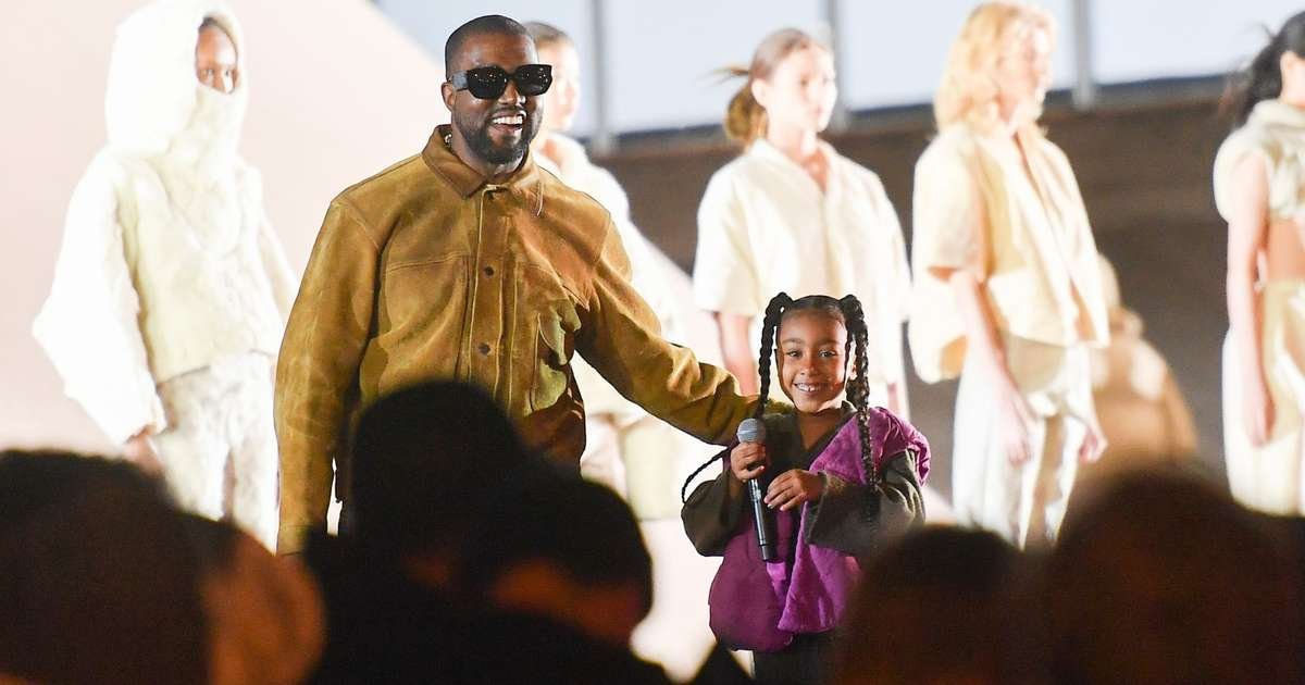 North West Presta Homenagem ao Pai com Nova Música Clássica North West Presta Homenagem ao Pai com Nova Música Clássica