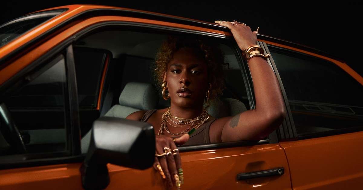 Liniker Enfrenta Críticas nas Redes Sociais Após Entrevista Polêmica Liniker Enfrenta Críticas nas Redes Sociais Após Entrevista Polêmica