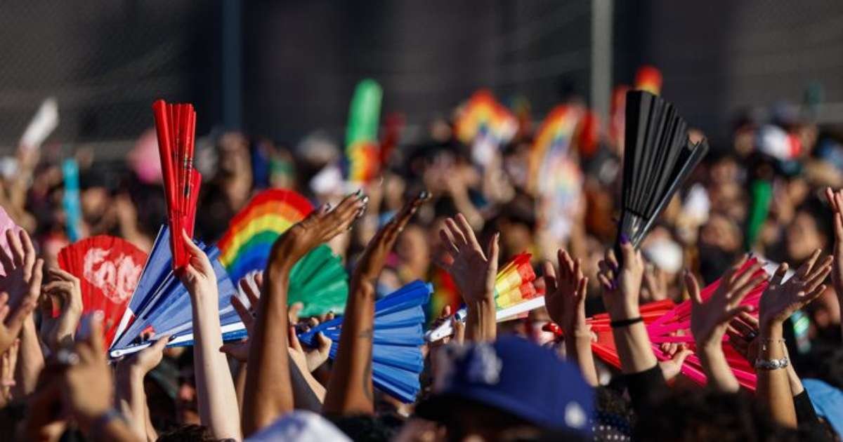 Bateção de leque: como o item se tornou febre no Lollapalooza 2026 Bateção de leque: como o item se tornou febre no Lollapalooza 2026