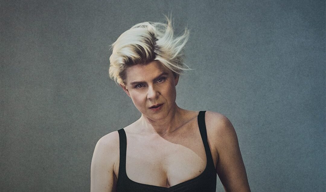 Robyn Lança Novo Álbum ‘Sexistential’ Após Oito Anos Robyn Lança Novo Álbum ‘Sexistential’ Após Oito Anos