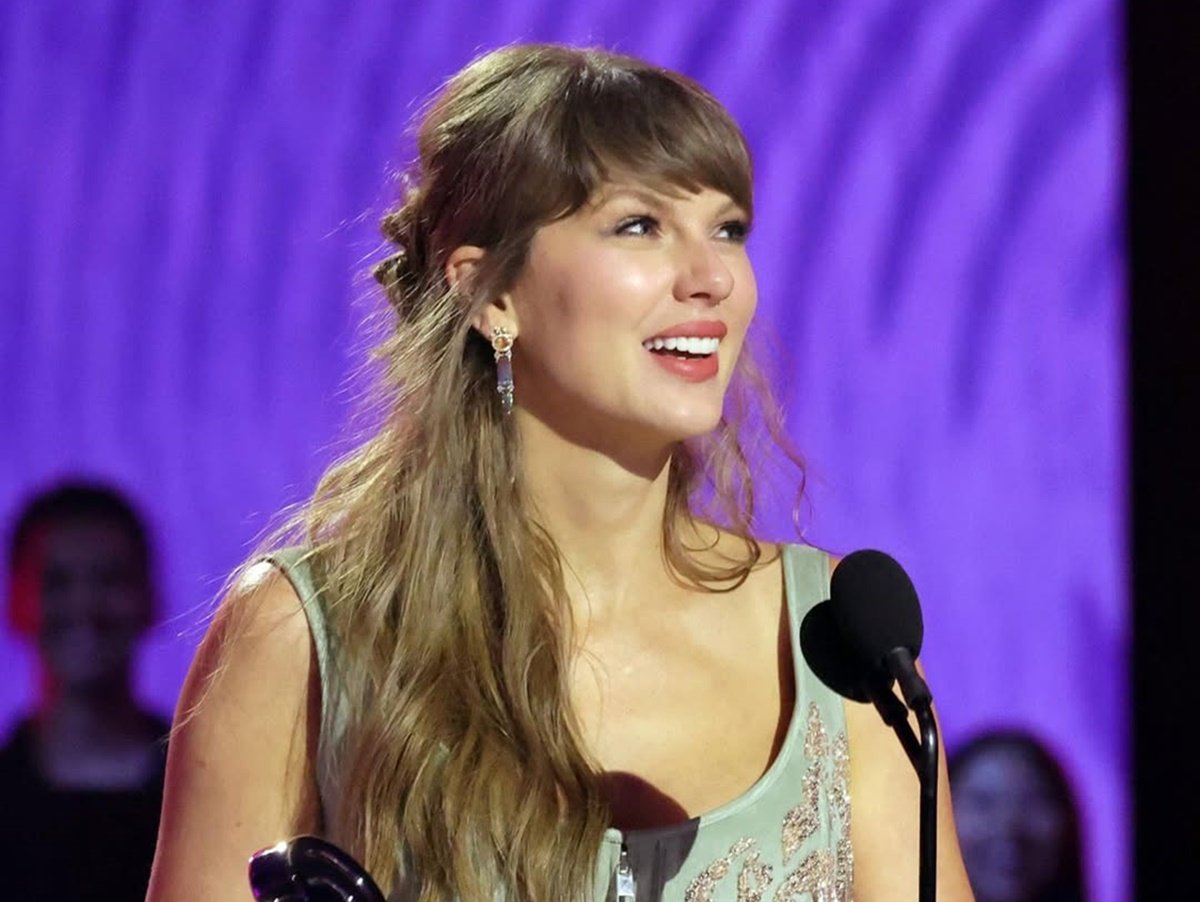 Influenciadora Brasileira Bloqueia Carro de Taylor Swift em Los Angeles