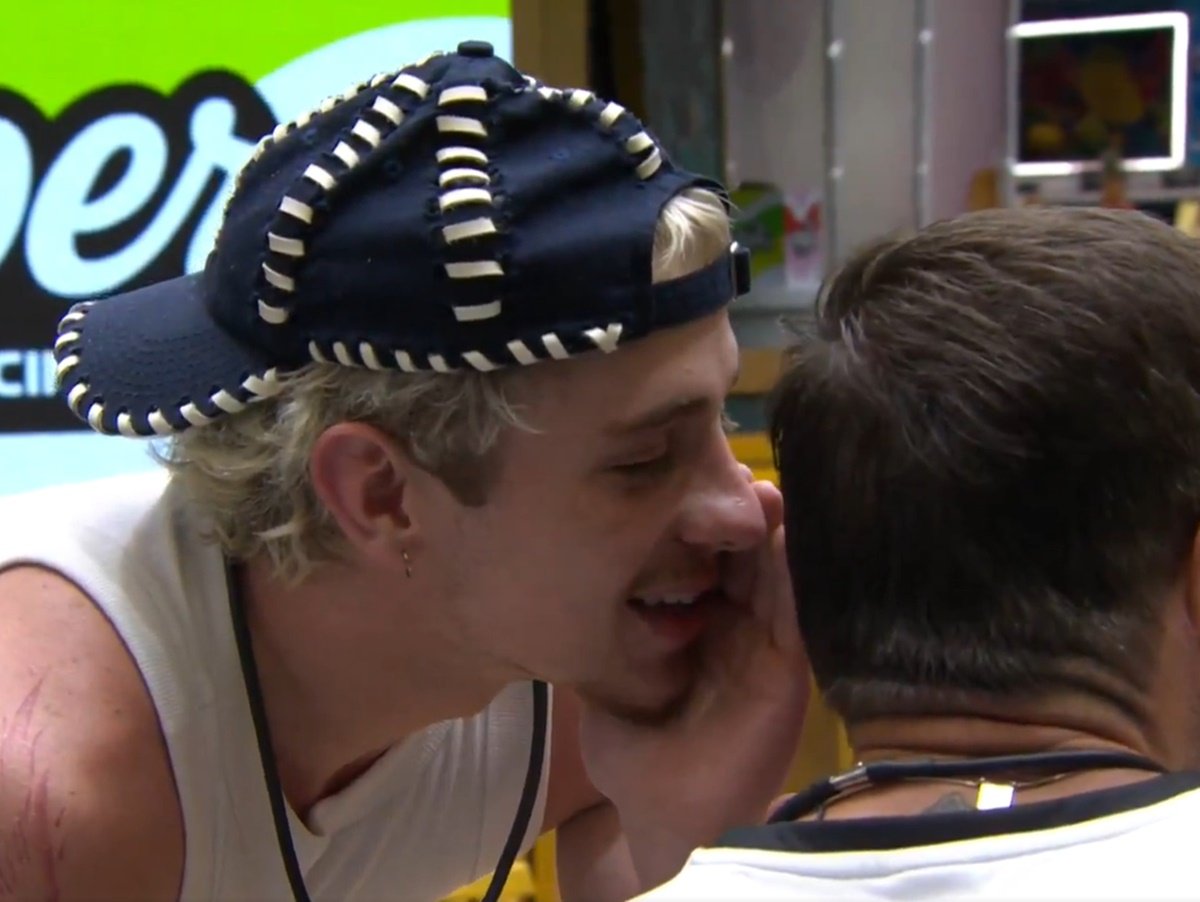 Conflito no BBB 26: Jonas e Juliano Floss Trocam Insultos Conflito no BBB 26: Jonas e Juliano Floss Trocam Insultos
