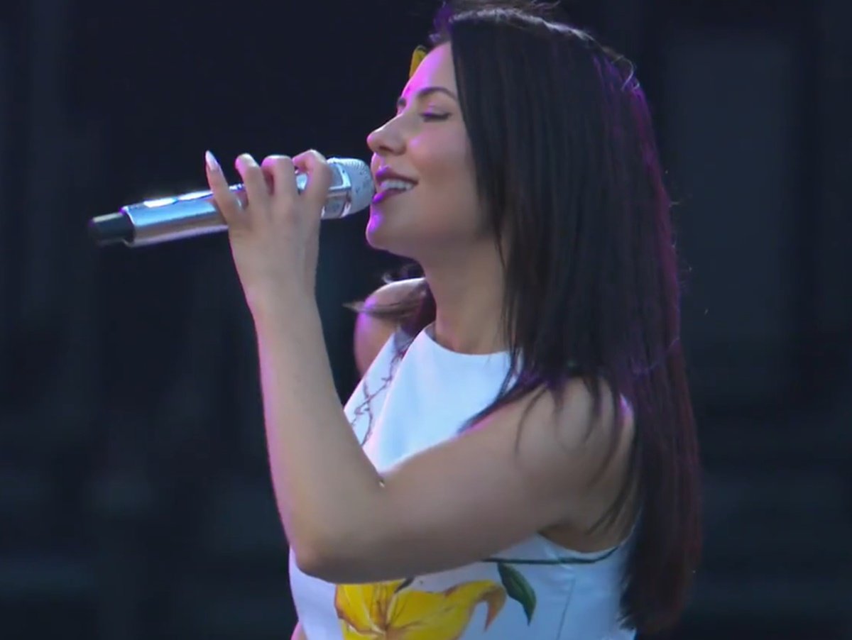 Lollapalooza Brasil: MARINA Brilha com Show ‘CUNTISSIMO’ e Look Inspirado no Ipê-Amarelo