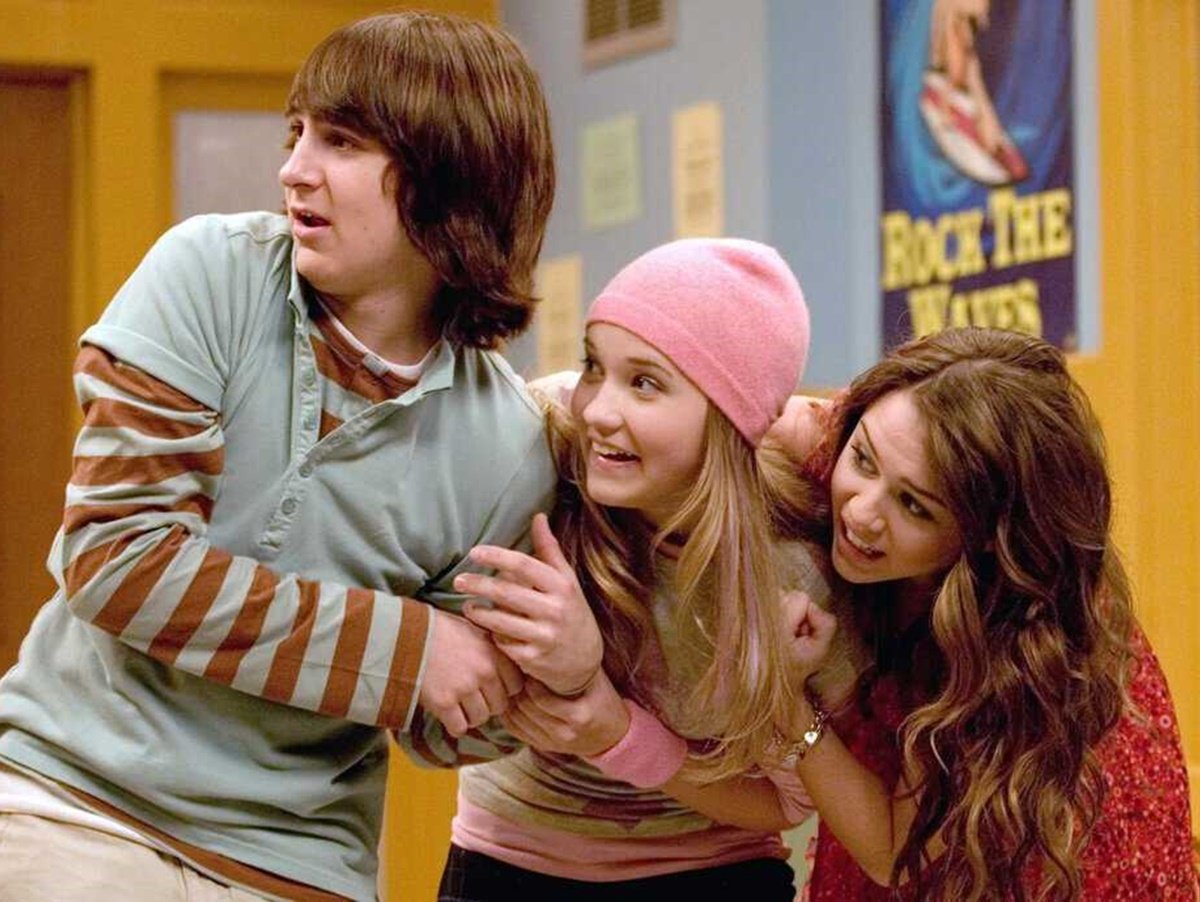 Rumores de Inimizade Entre Miley Cyrus e Mitchel Musso: Ator Ausente na Première de “Hannah Montana”