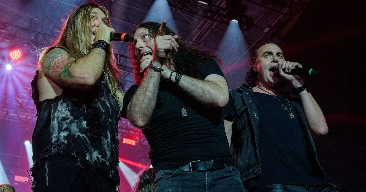 Angra Faz História com Show Inédito de 9 Integrantes no Bangers