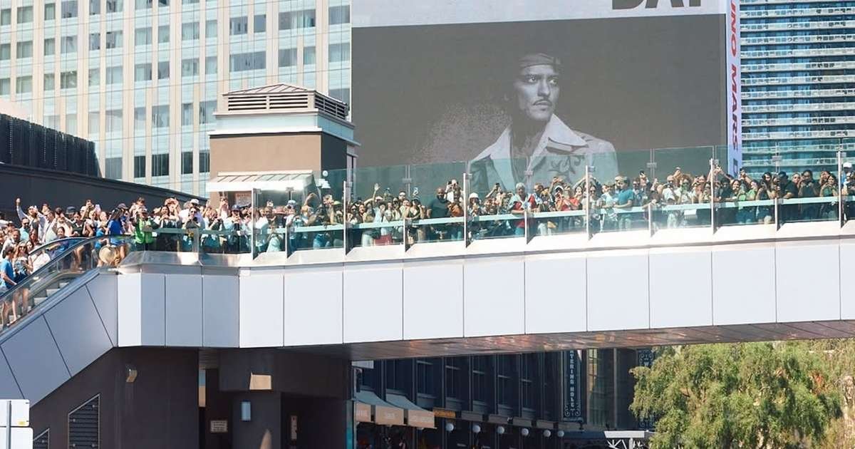 Bruno Mars é homenageado com rua em seu nome antes da ‘The Romantic Tour’ Bruno Mars é homenageado com rua em seu nome antes da ‘The Romantic Tour’