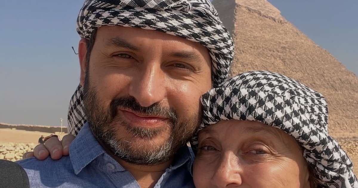 Conheça Emanazul: A Dupla de Mantras no Novo Álbum de Anitta Conheça Emanazul: A Dupla de Mantras no Novo Álbum de Anitta