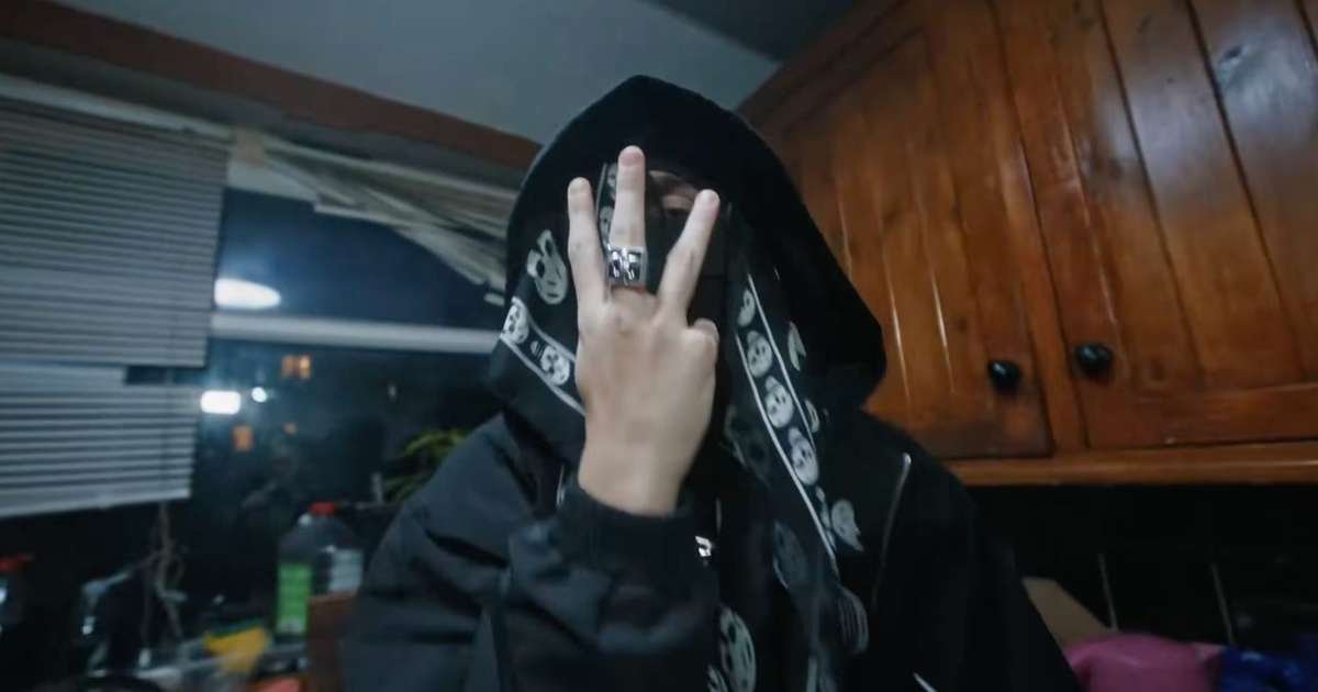 EsDeeKid: O Fenômeno do Rap Britânico Chega ao Brasil em Maio