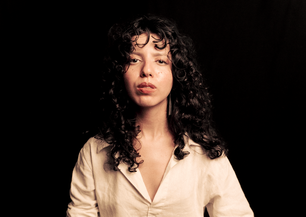 Carol Maia transforma fita analógica em arte viva no EP “Urutu Fitas”