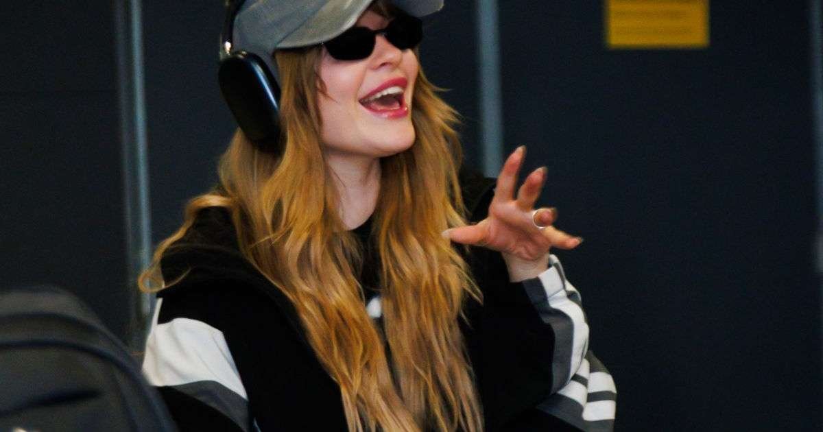 Luísa Sonza Retorna ao Brasil e Encanta Fãs no Aeroporto