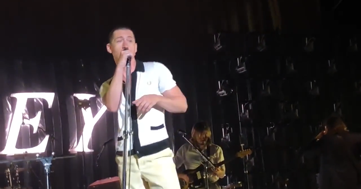 O Dia em que o Arctic Monkeys Fez Cover de The Strokes