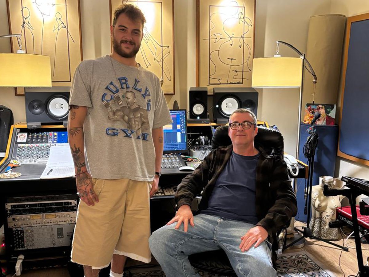 Felipe Poeta Revela Bastidores do Projeto com Alê Siqueira que Reimagina Repertório de Chico Buarque Felipe Poeta Revela Bastidores do Projeto com Alê Siqueira que Reimagina Repertório de Chico Buarque