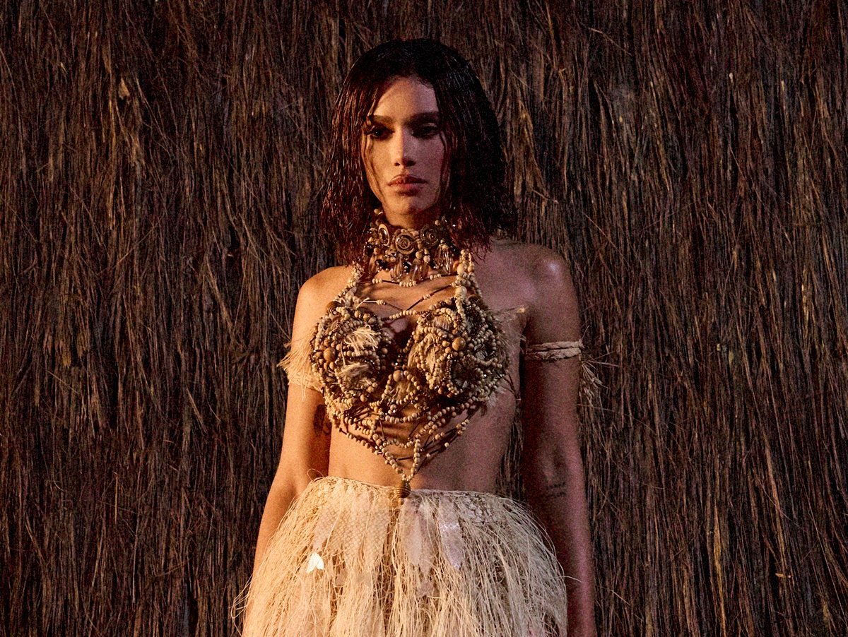 Reações ao Novo Álbum de Anitta, “EQUILIBRIVM”: Fãs Celebram nas Redes Sociais