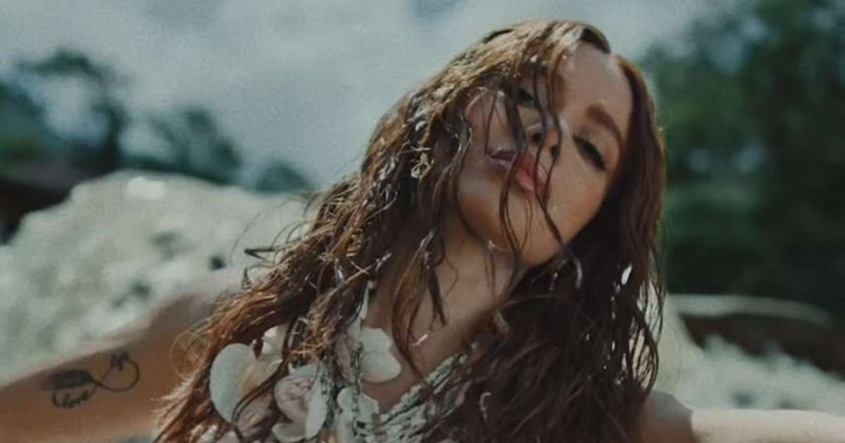 Anitta Reflete Sobre Escala 6×1 e Racismo Religioso