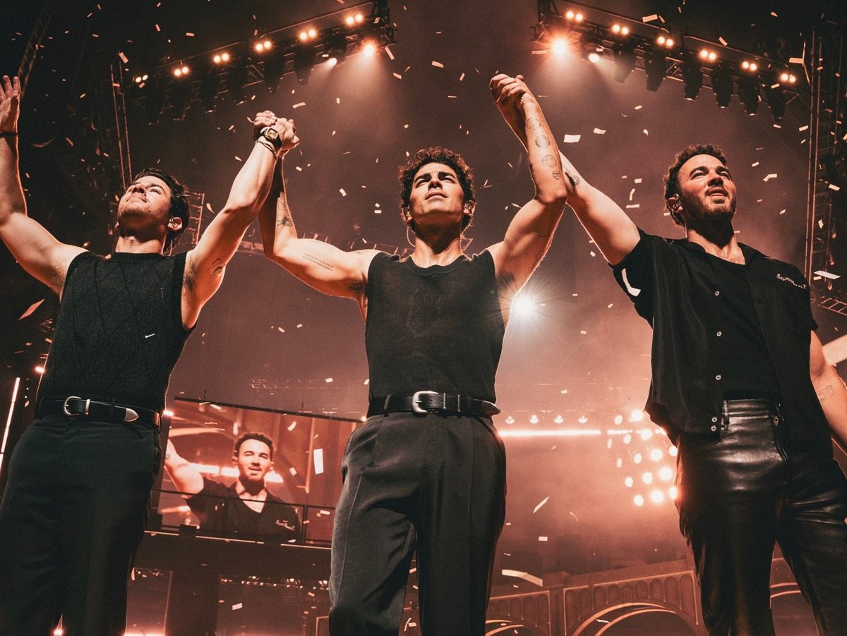 Jonas Brothers Falam sobre Possível Reunião com Demi, Selena e Miley