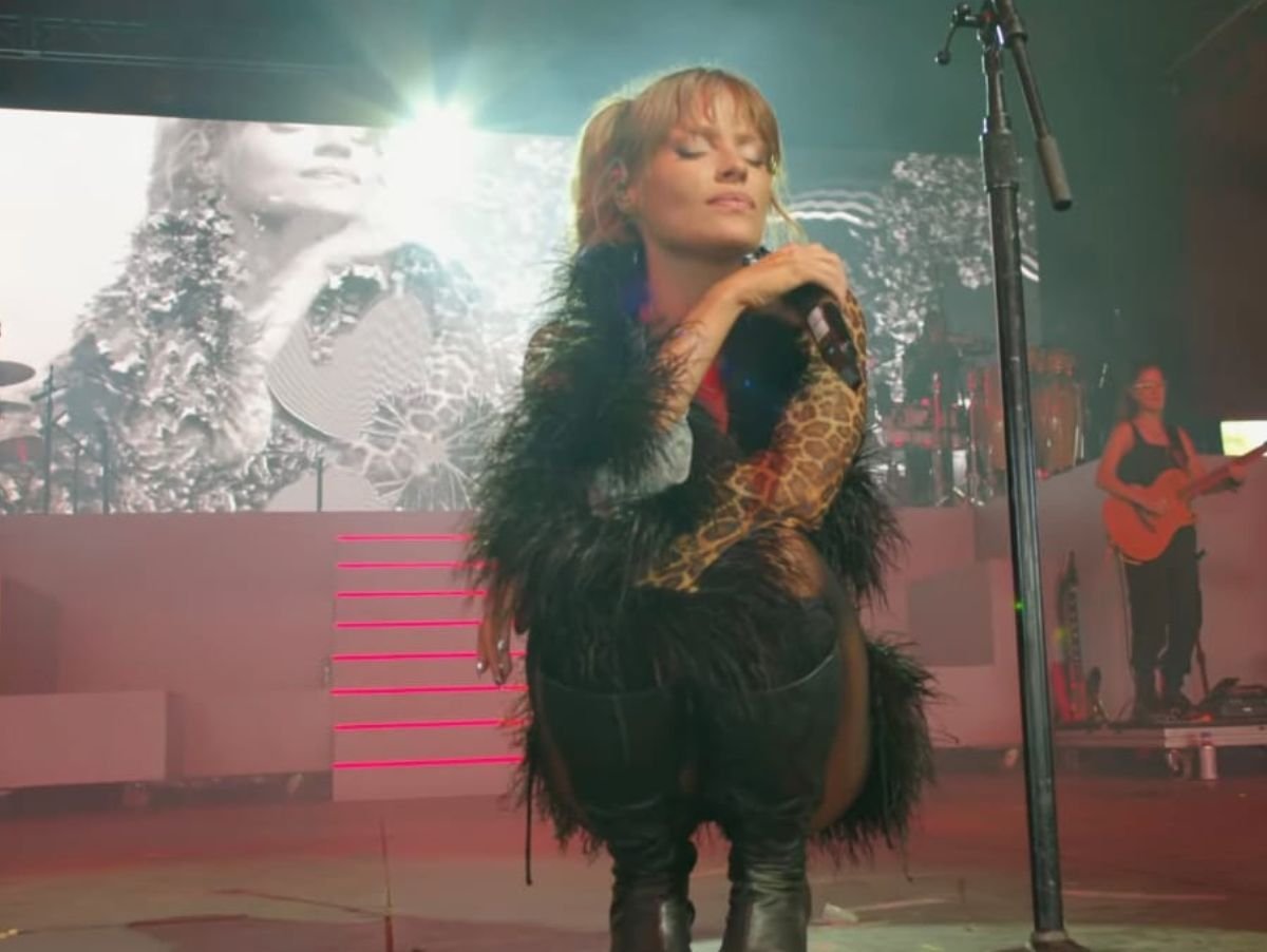 Luísa Sonza emociona equipe em sua estreia no Coachella Luísa Sonza emociona equipe em sua estreia no Coachella