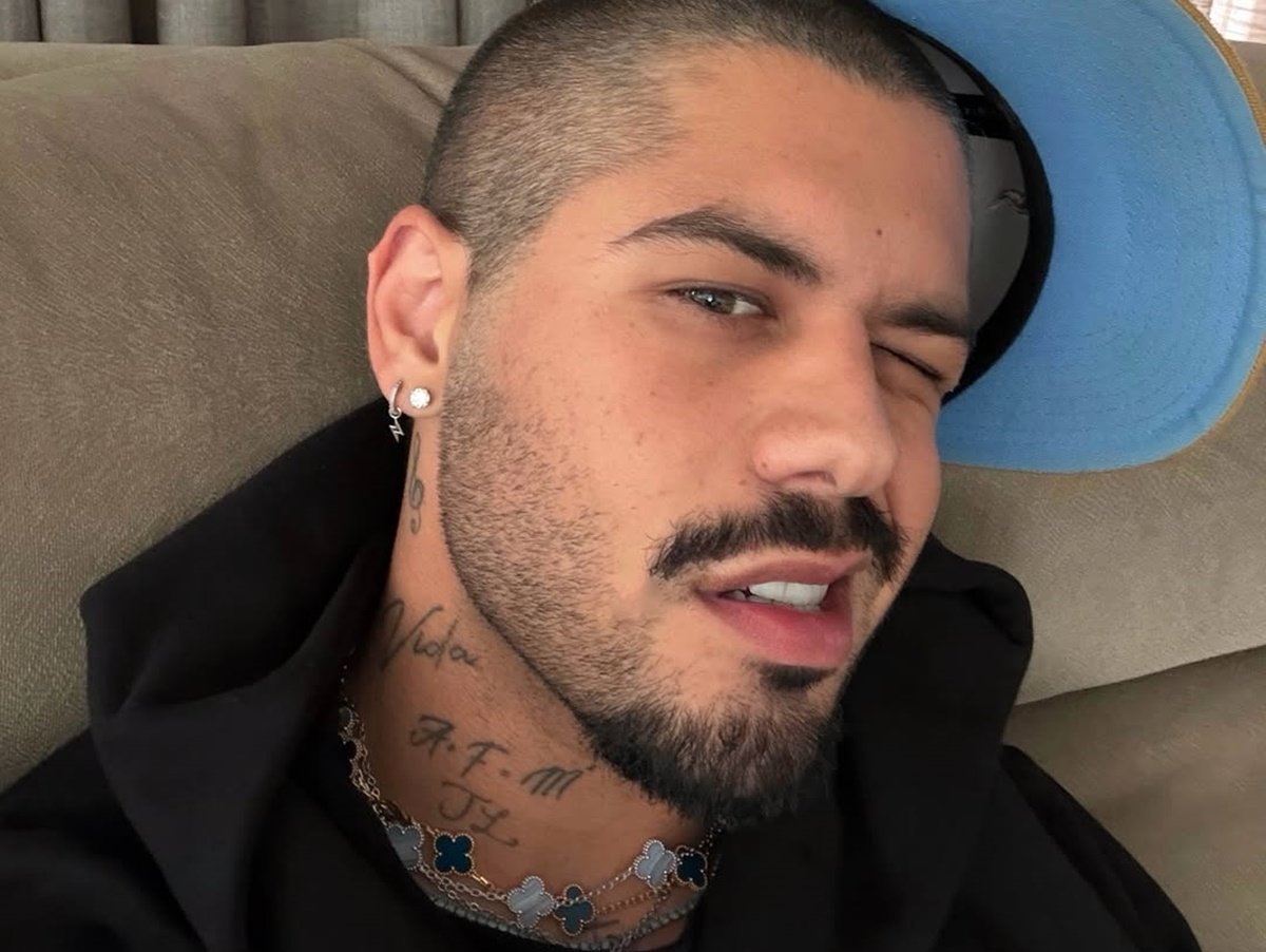 Zé Felipe Responde Críticas sobre Desempenho de suas Músicas