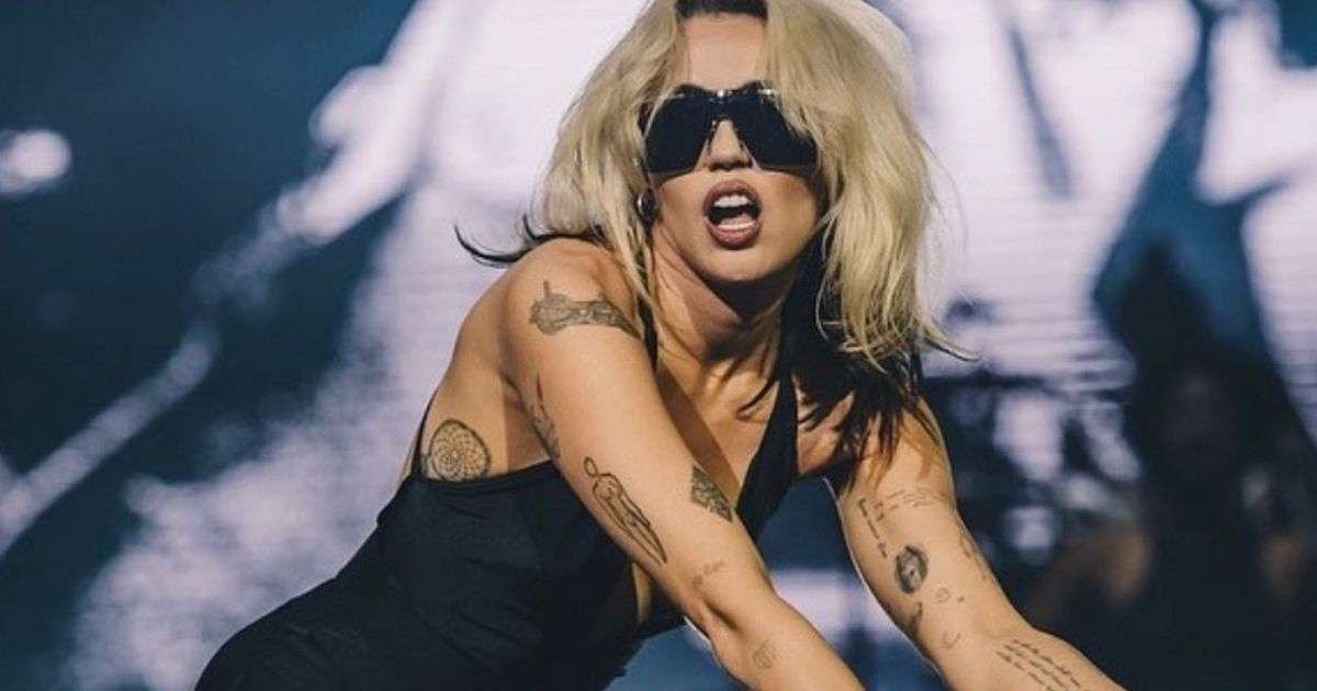 Miley Cyrus é Homenageada na Calçada da Fama de Hollywood; Veja Como Assistir