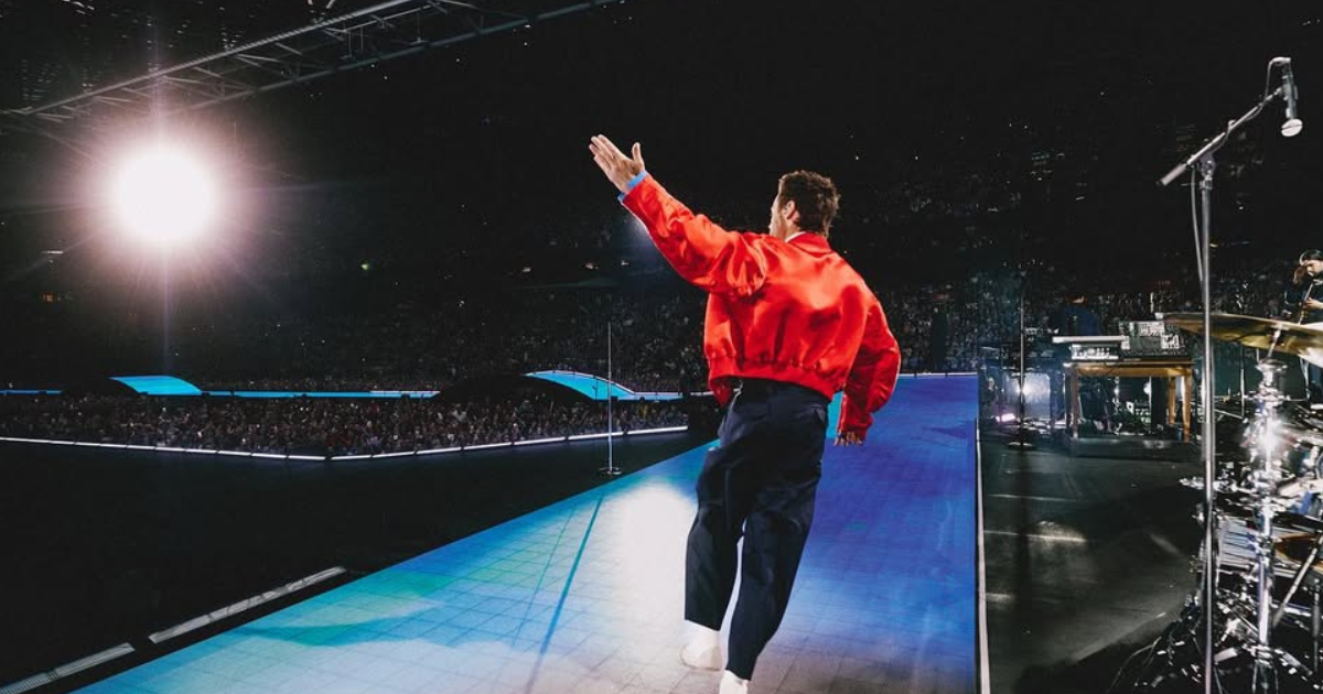 Fãs pagam fortuna e se revoltam com palco de Harry Styles: equipe se manifesta