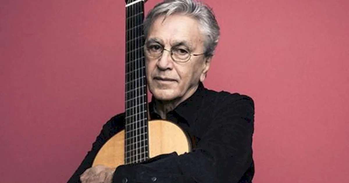Ex-governanta desiste de ação contra Caetano Veloso, segundo colunista