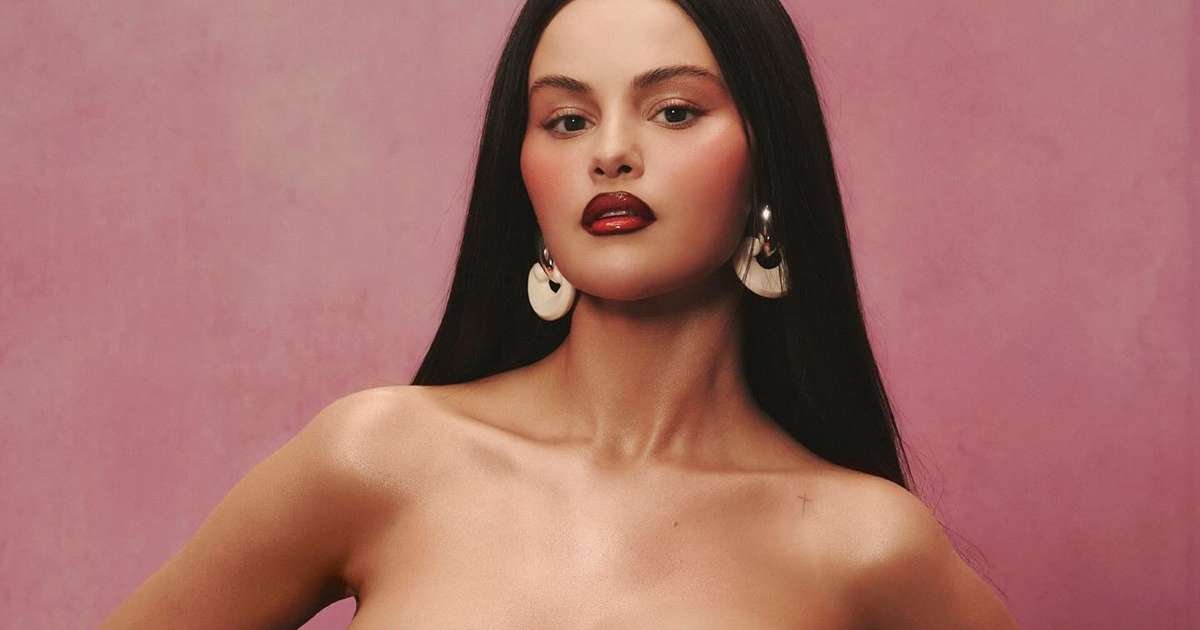 Selena Gomez Brilha em Novo Filme de Brady Corbet Selena Gomez Brilha em Novo Filme de Brady Corbet