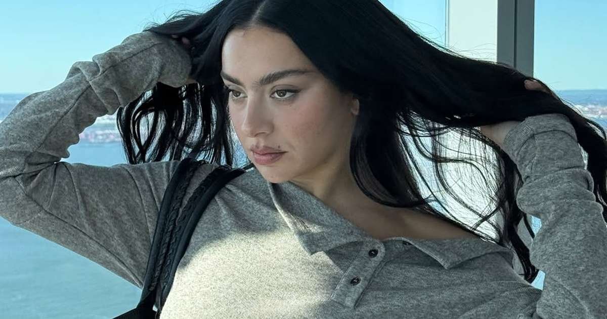 Análise da Música ‘SS26’ de Charli XCX: Letra e Tradução Análise da Música ‘SS26’ de Charli XCX: Letra e Tradução