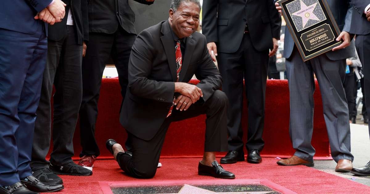 Artistas Celebram Paulinho da Costa na Calçada da Fama