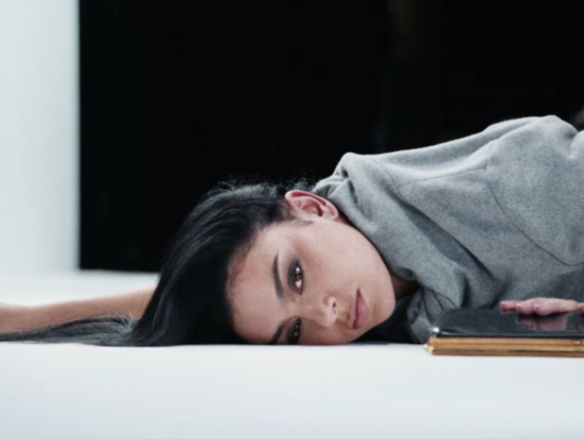Análise da Música ‘SS26’ de Charli XCX: Letra e Tradução Análise da Música ‘SS26’ de Charli XCX: Letra e Tradução
