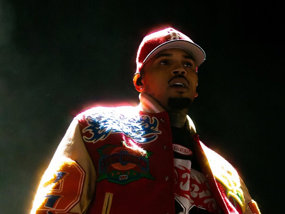 Homem é preso ao tentar incendiar casa de Chris Brown