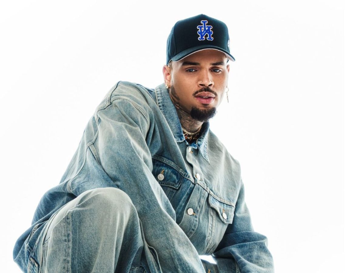 Chris Brown Responde a Críticas da Pitchfork com Zara Larsson em Alta