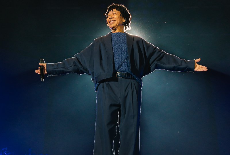 DJAVANEAR: A Celebração dos 50 Anos de Carreira de Djavan