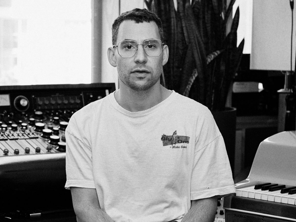 Jack Antonoff critica o uso de IA na música: uma reflexão sobre a criação artística