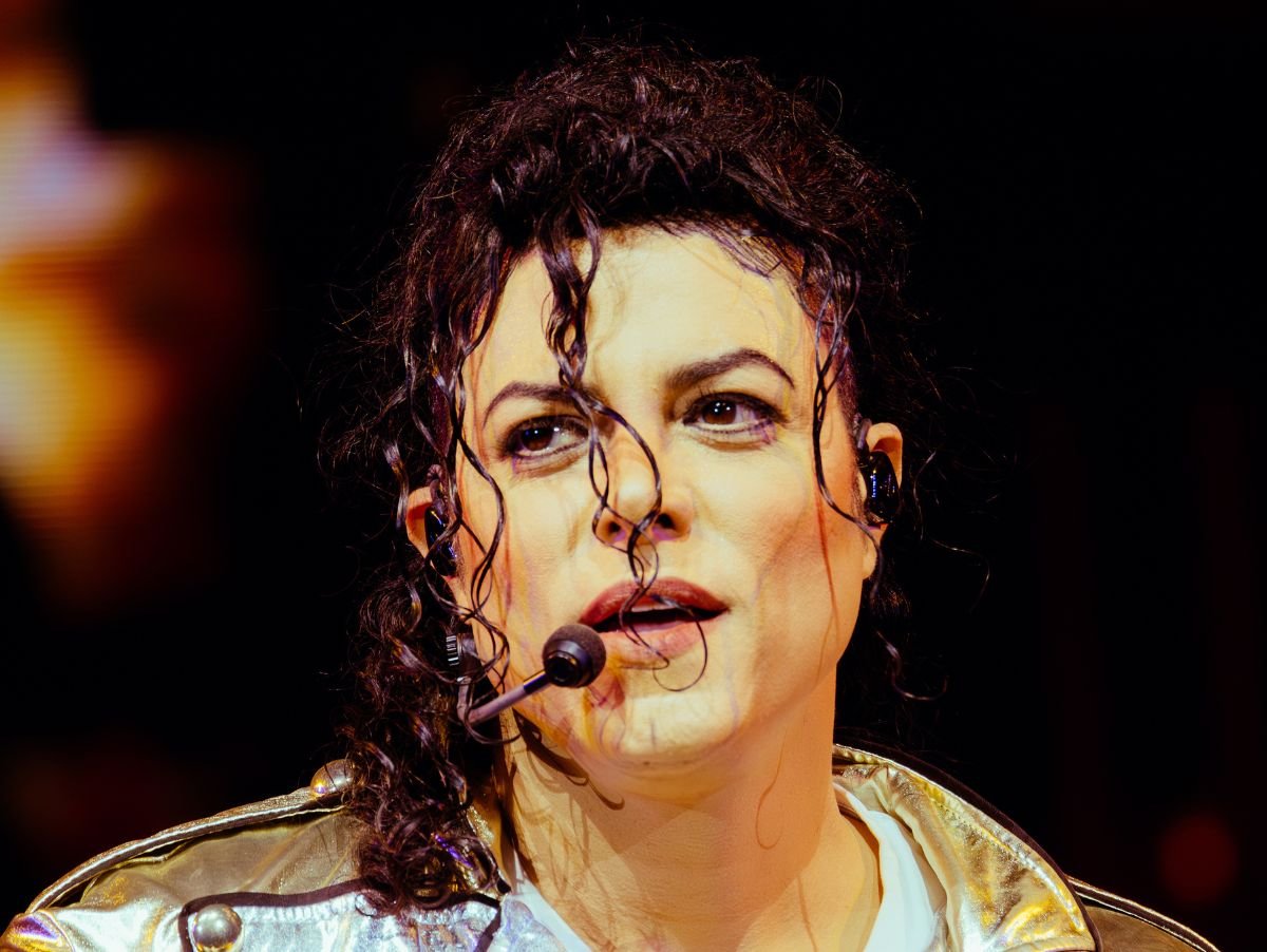 Rodrigo Teaser Analisa Filme de Michael Jackson e Revela Bastidores de Show na China