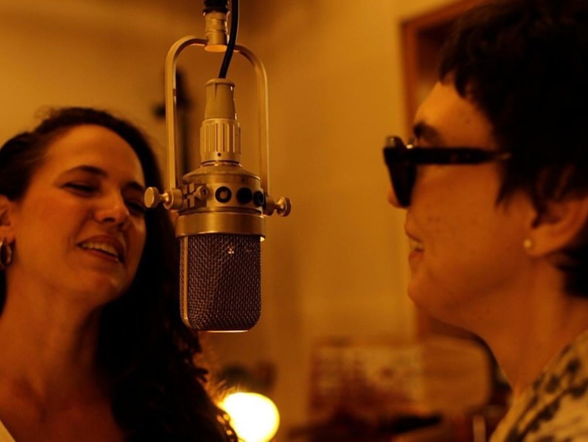 Tiê Lança Álbum ‘Esgotada’ e Comenta Sobre Dueto com Adriana Calcanhotto Tiê Lança Álbum ‘Esgotada’ e Comenta Sobre Dueto com Adriana Calcanhotto
