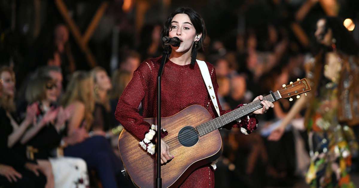 Gracie Abrams Revela a Lista de Faixas de ‘Daughter From Hell’