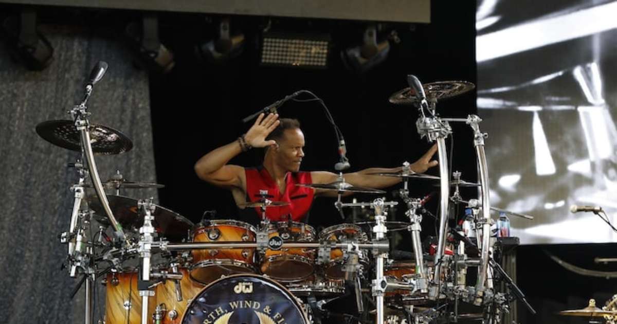 Baterista do Earth, Wind & Fire em Coma Induzido Após Parada Cardíaca